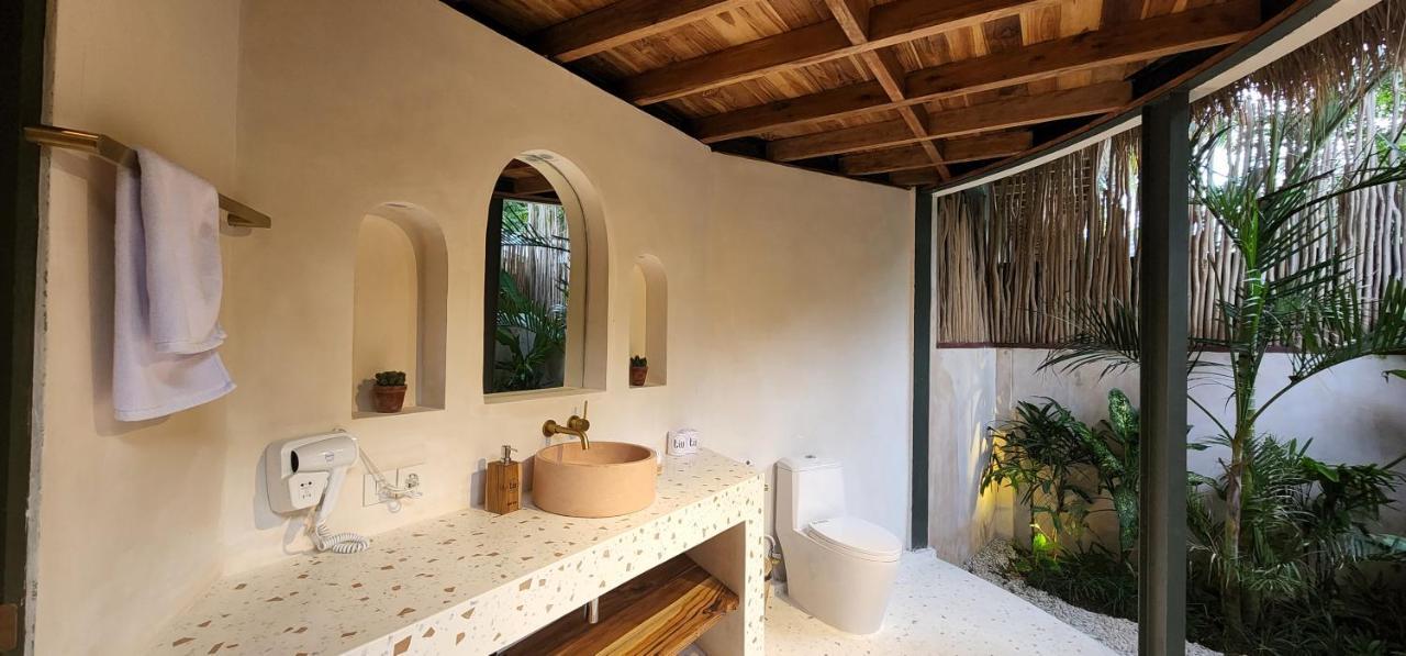 ホテル Tiu Oasis Lombok Kuta  エクステリア 写真