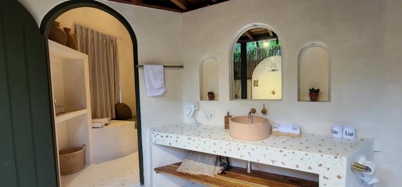 ホテル Tiu Oasis Lombok Kuta  エクステリア 写真