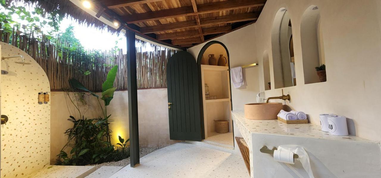 ホテル Tiu Oasis Lombok Kuta  エクステリア 写真