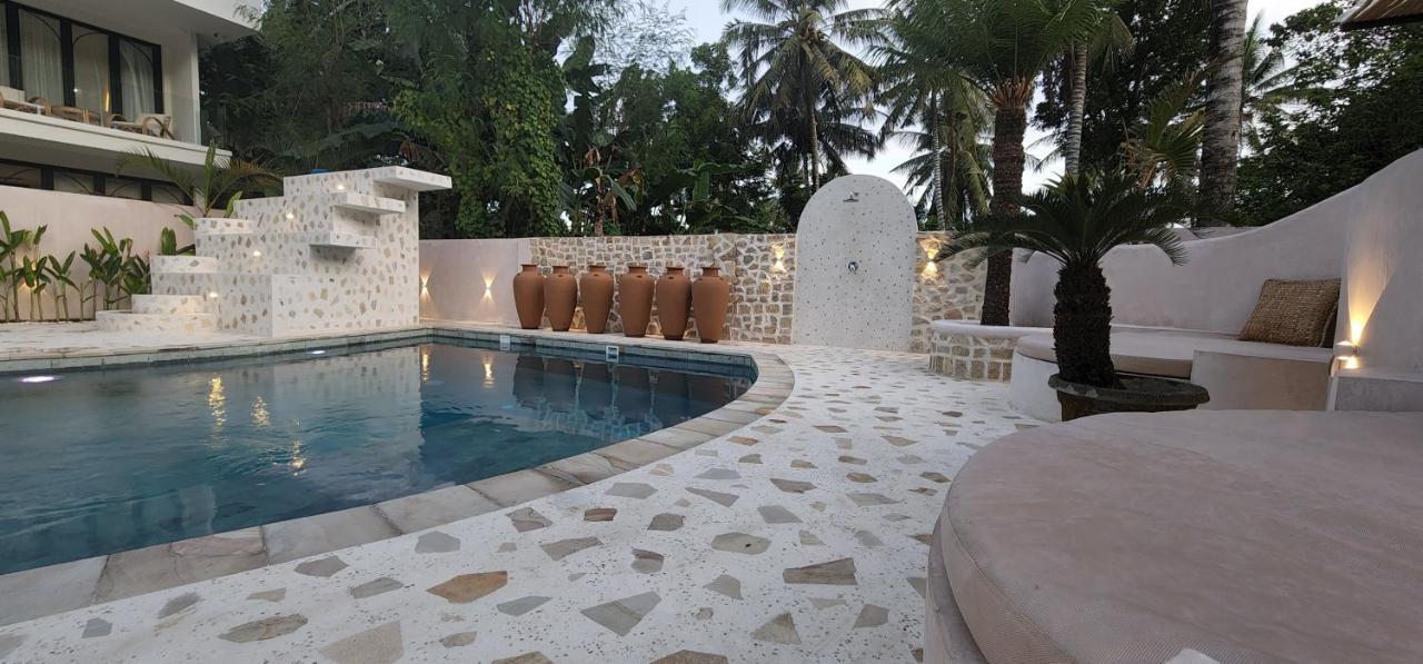 ホテル Tiu Oasis Lombok Kuta  エクステリア 写真