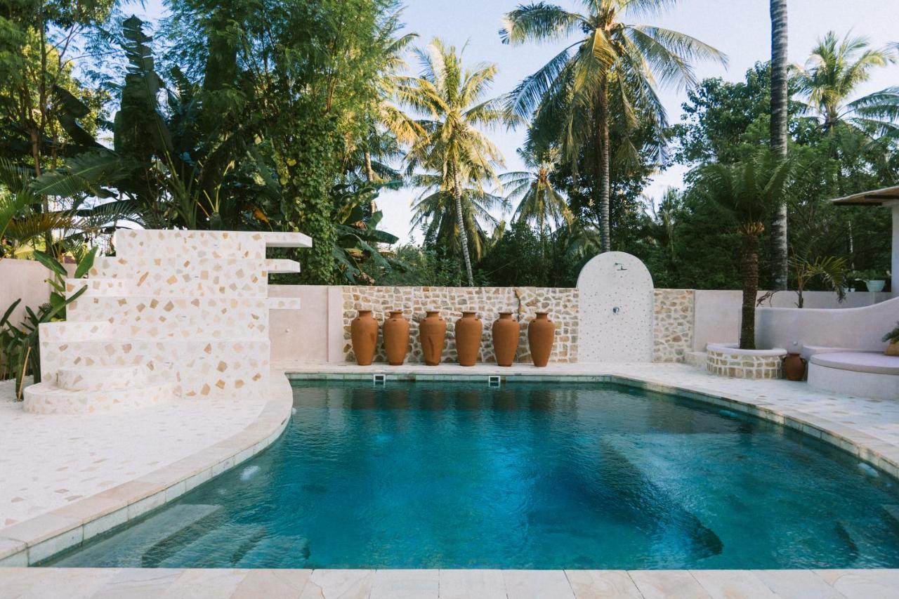 ホテル Tiu Oasis Lombok Kuta  エクステリア 写真