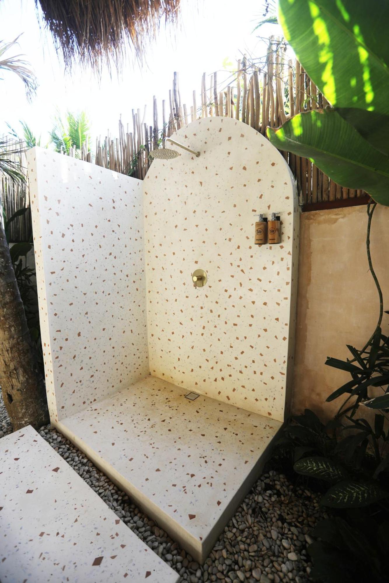 ホテル Tiu Oasis Lombok Kuta  エクステリア 写真